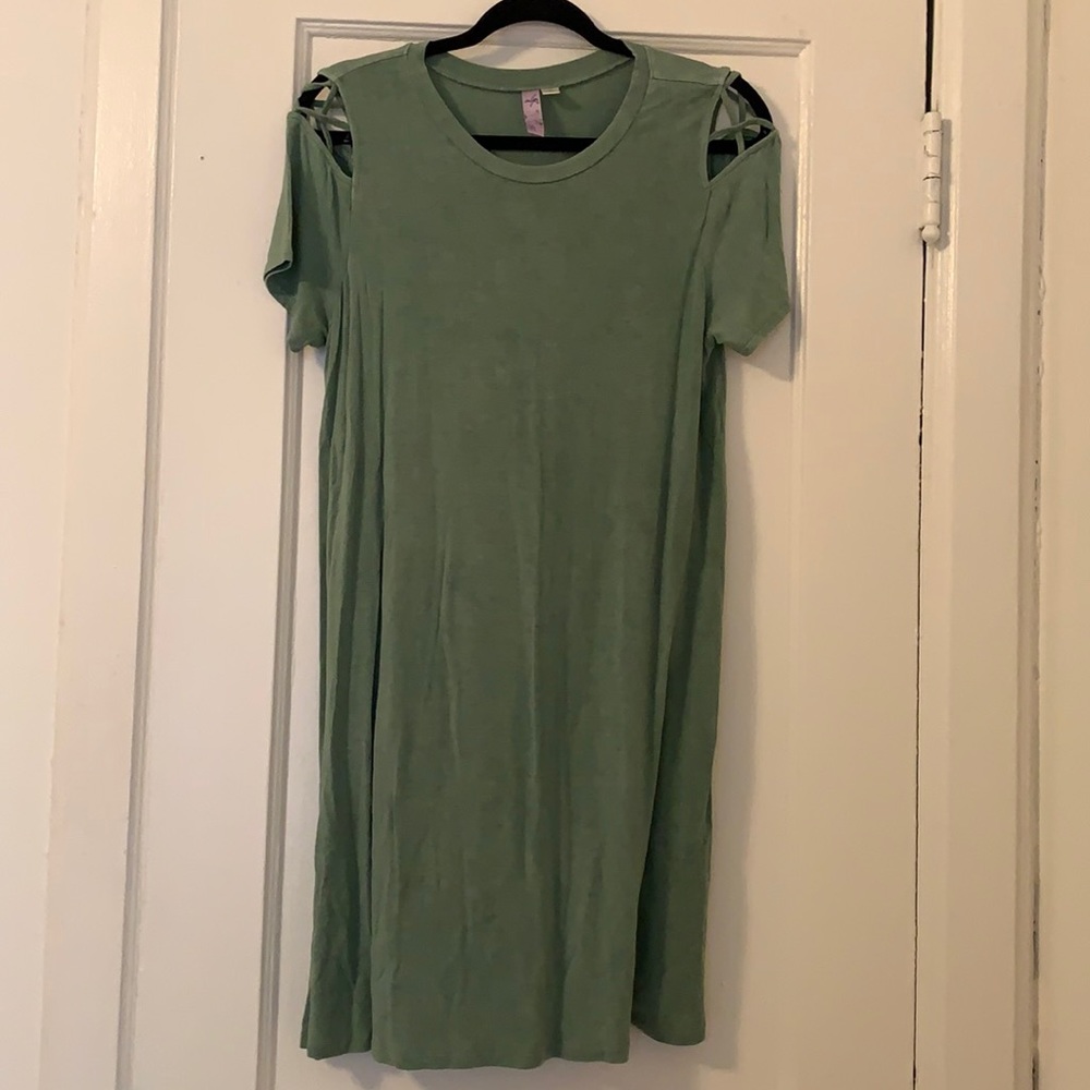 Green shoulder cutout swing dress